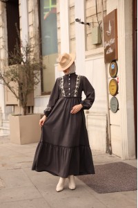 1580 Nakış Detaylı Elbise - Füme 