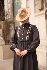 1580 Nakış Detaylı Elbise - Füme 