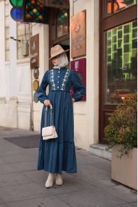 1580 Nakış Detaylı Elbise - Petrol 
