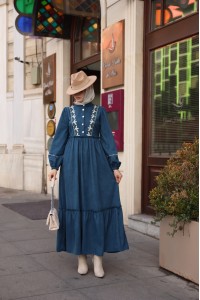 1580 Nakış Detaylı Elbise - Petrol 